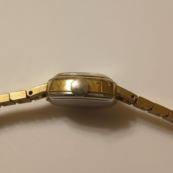 Vintage Jules Jurgensen Women\'s Gold Tone Mechanical Wristwatch France Est 1740 main image 4